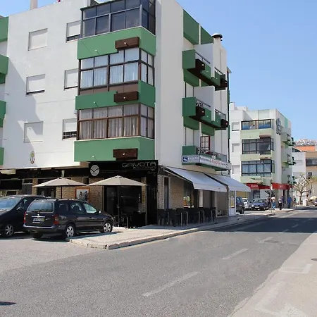 بيت ضيافة Gaivota Holidays *